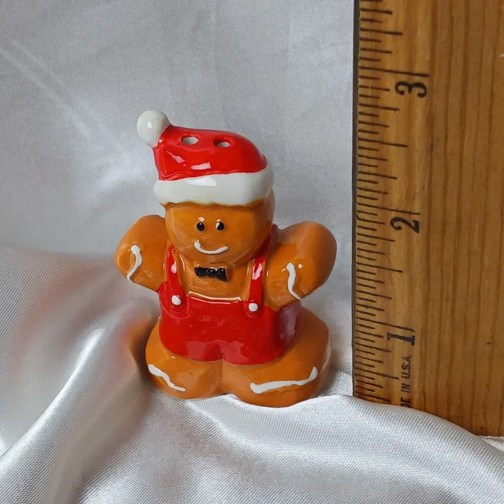 GINGERBREAD BOY AND GIRL SALT & PEPPER SET